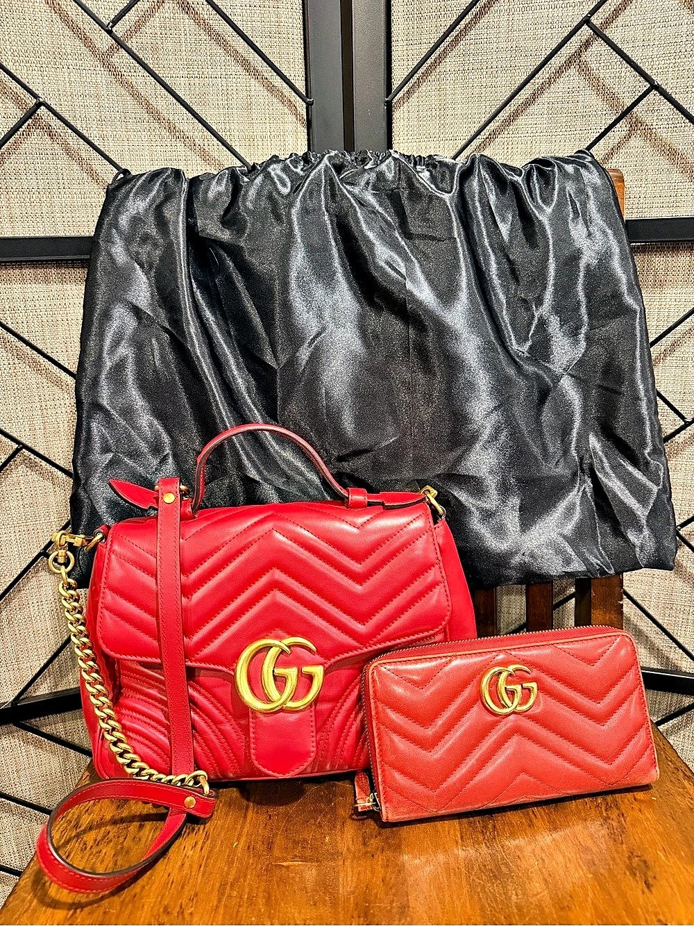 Gucci GG Marmont Shoulder Bag Red & Black